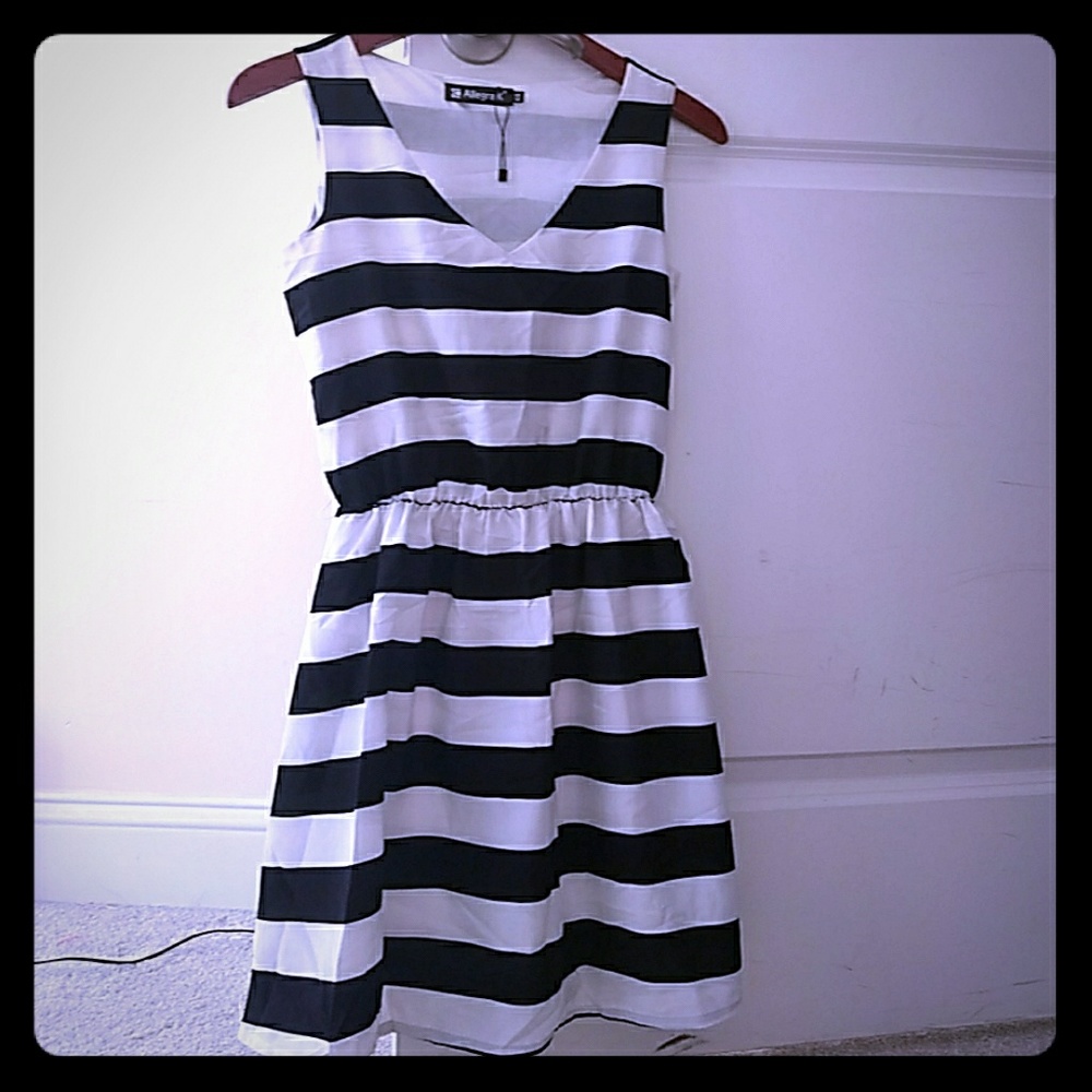 XS Black and White Striped Summer Dress